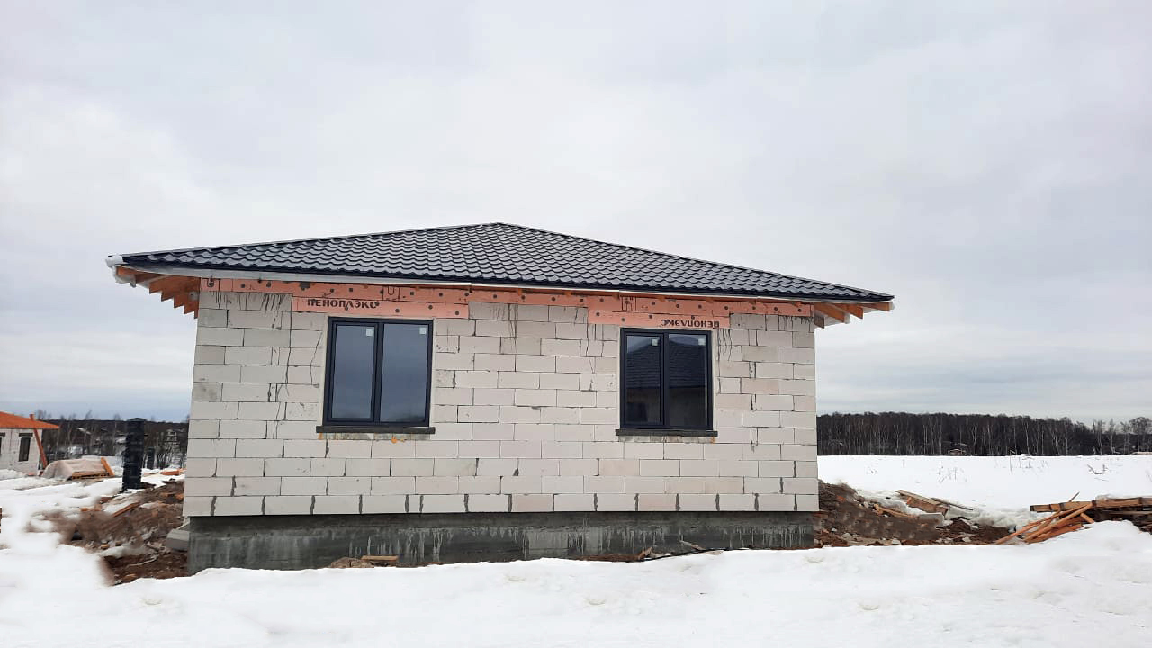 Одноэтажный дом из газобетонных блоков в поселке «Рэд» участок №18